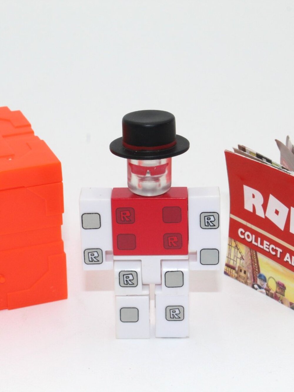 ROBLOX PYROLYSIS With Black Hat Series 2 Action Figure Complete With Orange Box